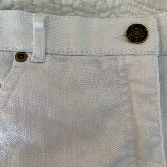 US12_White jean clam diggers - Picture 5 of 5